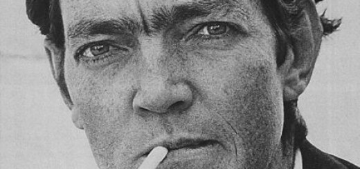 Cortázar con cigarrillo